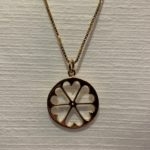 LC-hjerte anheng, forgylt sølv. 